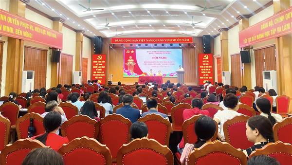 Trên 200 cán bộ, giáo viên các trường học trên địa bàn phường Tứ Minh tham gia hội nghị đối thoại trực tiếp cùng thường trực Đảng ủy phường Tứ Minh