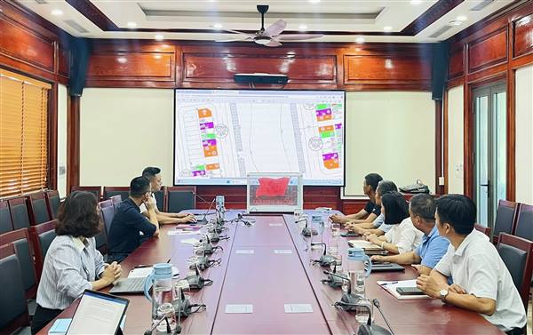 Hội đồng giải phóng mặt bằng phường Tứ Minh tổ chức bốc thăm giao đất tái định cư cho các hộ gia đình thuộc dự án cải tạo, mở rộng đường Vũ Công Đán