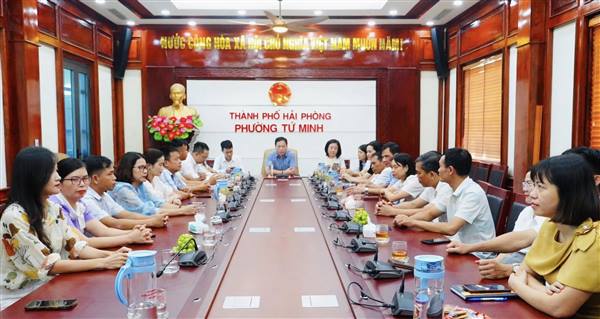 UBND phường Tứ Minh gặp gỡ, chúc mừng cán bộ, công chức, viên chức nhân kỷ niệm 80 năm ngày truyền thống các Ngành khối cơ quan Nhà nước 28/8