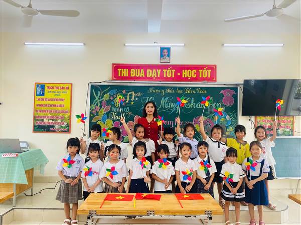 Chùm ảnh: Trường tiểu học Cẩm Đoài chào đón học sinh lớp 1, năm học 2025-2026