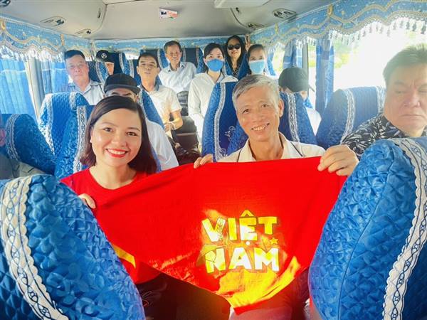 Chùm ảnh: Những chuyến xe miễn phí đầu tiên đưa công dân phía Tây thành phố Hải Phòng đi tham quan triển lãm A80 tại Trung tâm triển lãm Quốc gia ( Đông Anh, Hà Nội) 