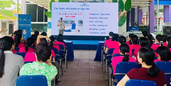 Trường Mầm non Tứ Minh tập huấn kỹ năng sơ cứu cơ bản chăm sóc nuôi dạy trẻ