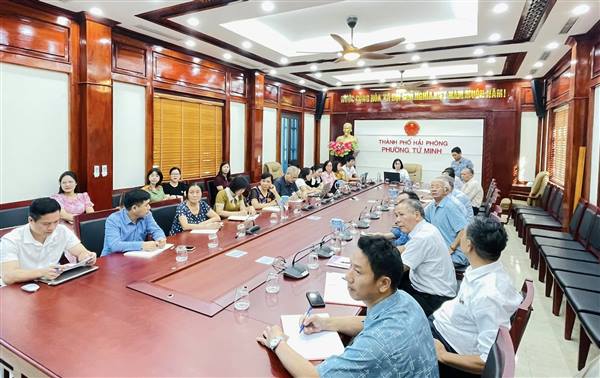 Cán bộ kế toán và cán bộ phụ trách công tác thu nộp Đảng phí phường Tứ Minh tham dự lớp tập huấn công tác quản lý tài chính, Đảng phí năm 2025