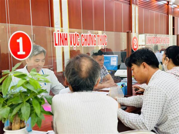 Trên 97% hồ sơ đã được giải quyết đúng, trước hạn tại Trung tâm phục vụ hành chính công phường Tứ Minh