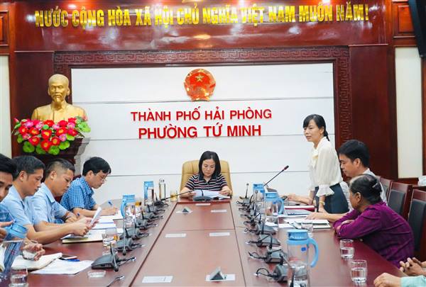 UBND phường Tứ Minh làm việc với các đơn vị, hộ gia đình liên quan đến công tác giải phóng mặt bằng dự án xây dựng hạ tầng kỹ thuật khu tái định cư và điểm dân cư xã Cẩm Đòa (giai đoạn 1)