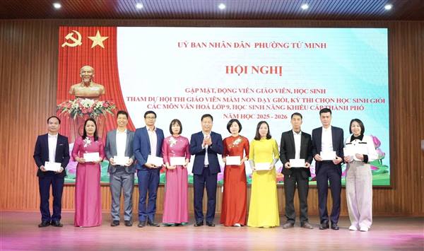 Phường Tứ Minh gặp măt, động viên giáo viên và học sinh tham dự các kỳ thi, hội thi cấp thành phố