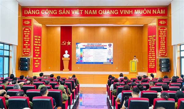 PHƯỜNG TỨ MINH TUYÊN TRUYỀN PHÁP LUẬT VỀ TRẬT TỰ, AN TOÀN GIAO THÔNG TRONG KHU CÔNG NGHIỆP ĐẠI AN