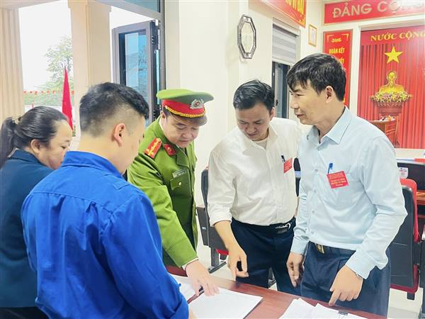 Các tổ bầu cử phường Tứ Minh chờ đón thời khắc ý nghĩa của ngày bầu cử