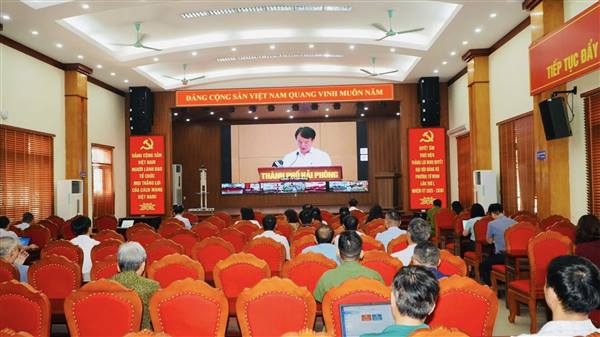 Lãnh đạo phường Tứ Minh dự Hội nghị tiếp xúc cử tri sau kỳ họp thứ nhất, quốc hội khóa XVI