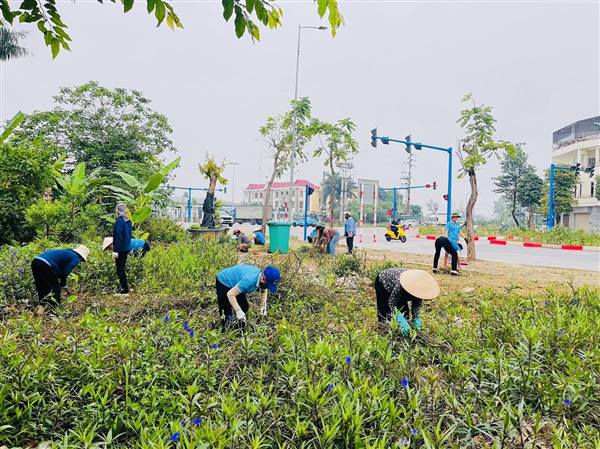 Phụ nữ phường Tứ Minh ra quân tổng vệ sinh môi trường, lan tỏa mô hình chuyển đổi xanh chào mừng 30/4-1/5