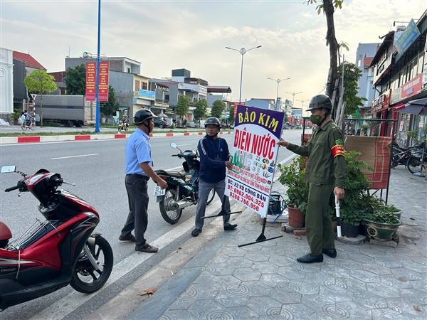 Phường Tứ Minh ra quân chấn chỉnh trật tự đô thị, thu giữ nhiều vật dụng vi phạm