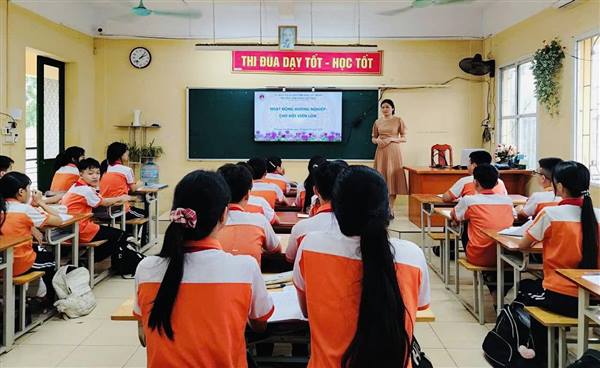 Trường THCS Nguyễn Huệ tổ chức chương trình hướng nghiệp cho học sinh khối 8 và 9