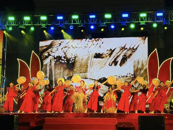 Những hình ảnh ấn tượng của phường Tứ Minh tại Liên hoan ca múa nhạc không chuyên thành phố Hải Phòng năm 2026