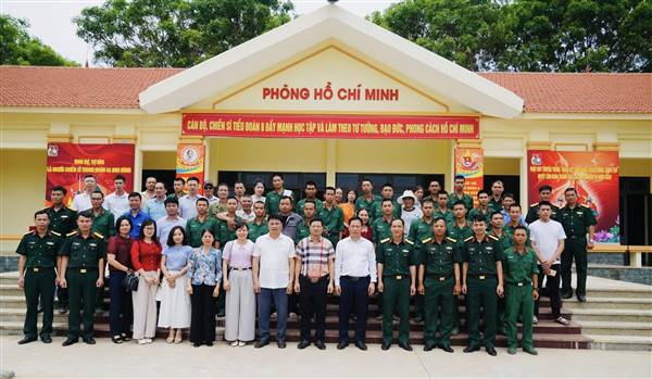 Phường Tứ Minh thăm, động viên chiến sĩ mới huấn luyện tại Tiểu đoàn 8, Trung đoàn 43,, Sư đoàn 395