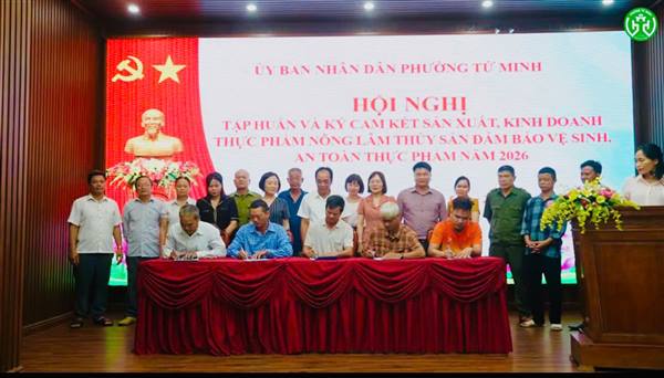 Phường Tứ Minh tổ chức Hội nghị tập huấn và ký cam kết bảo đảm an toàn thực phẩm năm 2026