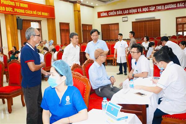 Phường Tứ Minh tổ chức khám sức khỏe định kỳ, sàng lọc một số bệnh thường gặp ở người cao tuổi trên địa bàn phường năm 2026