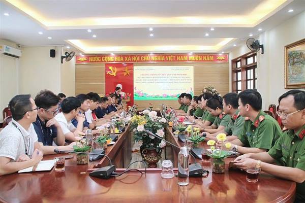 Công an phường Tứ Minh và trường Đại học Thành Đông ký kết quy chế phối hợp bảo đảm an ninh, trật tự trong môi trường giáo dục