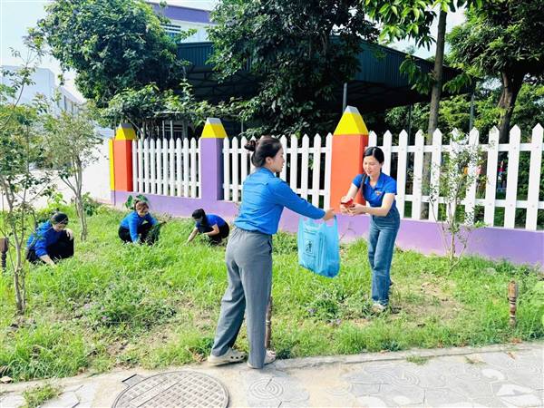 Phường Tứ Minh phát động phong trào thi đua "Toàn dân chung tay bảo vệ môi trường, vì một Tứ Minh xanh-sạch-đẹp"