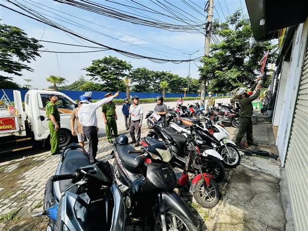 Tứ Minh: Tiếp tục thu giữ nhiều biển quảng cáo dựng sai quy định