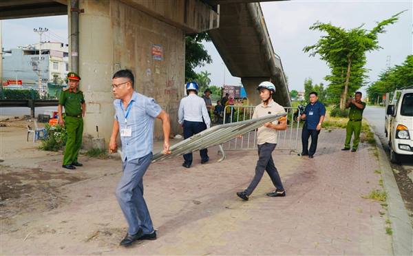 Những giọt mồ hôi dưới nắng hè- Vì một Tứ Minh văn minh, sạch đẹp