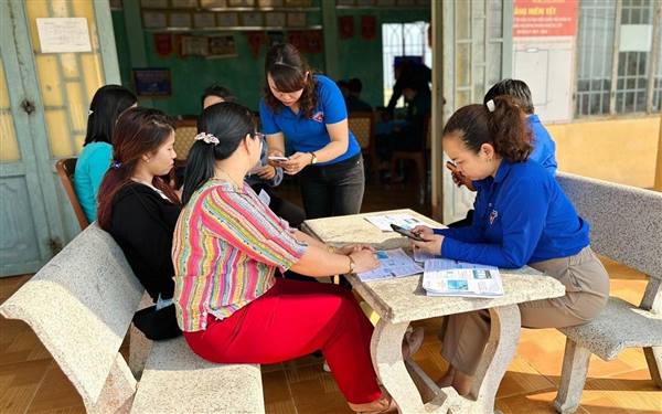 Tứ Minh phát huy vai trò Tổ công nghệ số cộng đồng, đưa chuyển đổi số đến từng hộ dân