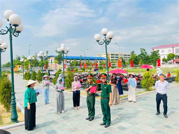 TỨ MINH: Tổng duyệt sẵn sàng cho đêm tri ân 
Phường Tứ Minh tổ chức tổng duyệt chương trình Lễ dâng hương - Thắp nến tri ân các Anh hùng liệt sĩ,  nhằm rà soát toàn bộ nội dung, bảo đảm buổi lễ diễn ra trang nghiêm, chu đáo, thể hiện lòng biết ơn sâu sắc đối với các Anh hùng liệt sĩ đã hy sinh vì độc lập, tự do của Tổ quốc.
Mỗi ngọn nến được thắp lên là một lời tri ân, một lời hứa tiếp bước truyền thống cách mạng vẻ vang của dân tộc.