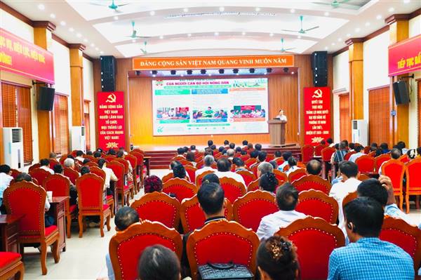 Tại phường Tứ Minh: Hội nông dân thành phố tổ chức tập huấn nghiệp vụ cho cán bộ hội và hội viên nông dân cơ sở 