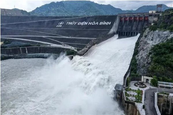 Đảm bảo an toàn hạ du khi vận hành hồ thủy điện Hòa Bình mở 02 cửa xả đáy
