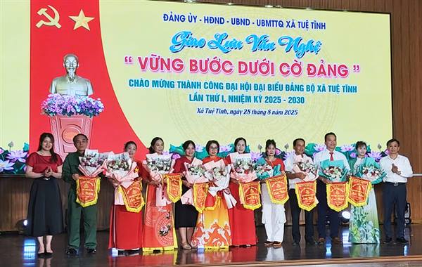 Giao lưu văn nghệ chào mừng thành công Đại hội đại biểu đảng bộ xã lần thứ I