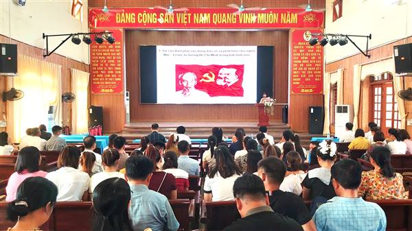 Đảng ủy xã Tuệ Tĩnh tổ chức lớp bồi dưỡng LLCT cho cán bộ giáo viên hè 2025