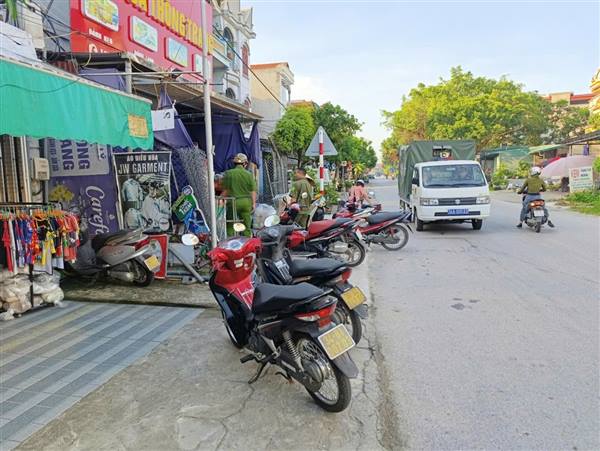 Phối hợp triển khai thực hiện giải tỏa vi phạm hành lang an toàn giao thông trên các tuyến đường qua địa bàn xã Tuệ Tĩnh
