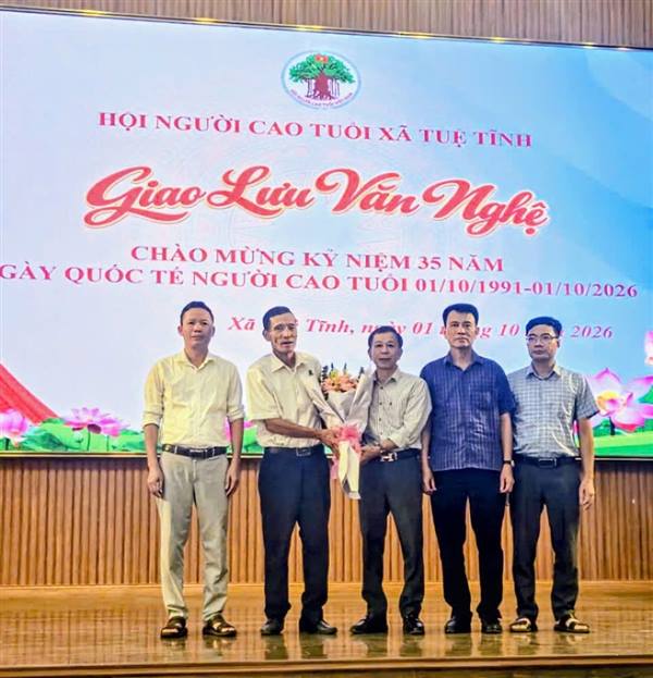 XÃ TUỆ TĨNH SÔI NỔI GIAO LƯU VĂN NGHỆ CHÀO MỪNG NGÀY QUỐC TẾ NGƯỜI CAO TUỔI