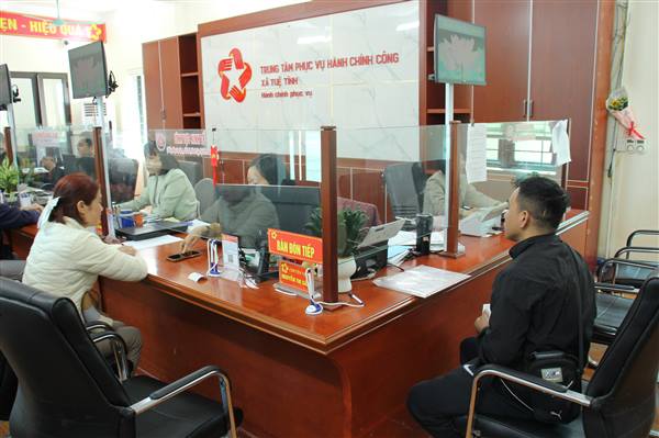 Xã Tuệ Tĩnh triển khai tiếp nhận và trả kết quả thủ tục hành chính tại nhà cho người yếu thế.