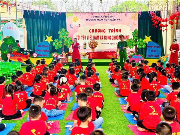 Trường Mầm non Cẩm Văn tổ chức chương trình giao lưu “Tôi yêu Việt Nam – Rung chuông vàng” năm học 2025–2026