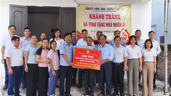 Trao tặng “Nhà Nhân ái” cho hộ khó khăn tại xã Tuệ Tĩnh