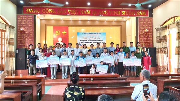 Hội LHPN xã Tuệ Tĩnh tổ chức tiếp nhận và trao kinh phí hỗ trợ Chương trình “Cha - Mẹ đỡ đầu”