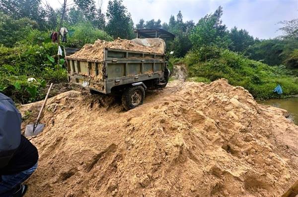 Về việc thiết lập đường dây nóng tiếp nhận thông tin phản ánh của người dân liên quan đến hoạt động khoáng sản trái phép trên địa bàn xã