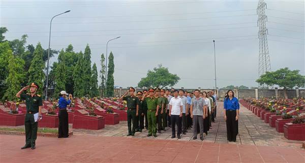 Xã Tuệ Tĩnh tổ chức Lễ dâng hương tưởng niệm các Anh hùng Liệt sĩ nhân kỷ niệm 79 năm Ngày Thương binh - Liệt sĩ