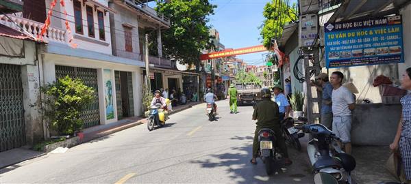 GIẢI TỎA VI PHẠM HÀNH LANG AN TOÀN GIAO THÔNG TRÊN ĐỊA BÀN XÃ TUỆ TĨNH.