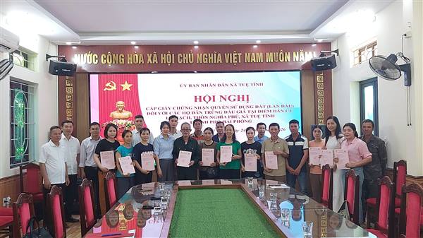 Cấp GCN Quyền sử dụng đất lần đầu đối với các hộ dân trúng đấu giá đất khu Lò Gạch thôn Nghĩa Phú