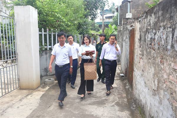 Xã Tuệ Tĩnh tổ chức các đoàn thăm, tặng quà Mẹ Việt Nam Anh hùng, người có công và thân nhân liệt sĩ nhân dịp 27/7