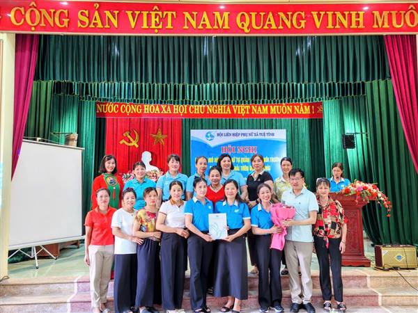 Xã Tuệ Tĩnh ra mắt mô hình “Phụ nữ tự quản bảo vệ môi trường, thu gom rác thải trên đồng ruộng”