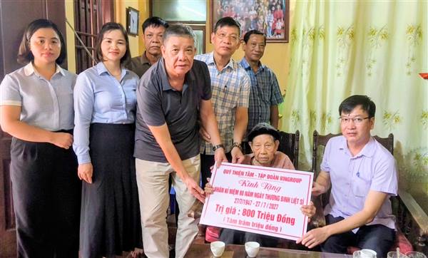 Trao tặng 2 suất hỗ trợ cho Mẹ Việt Nam Anh hùng trên địa bàn xã Tuệ Tĩnh