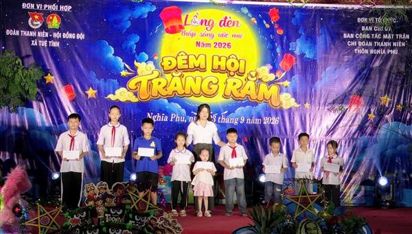 Đêm hội trăng rằm tại thôn Nghĩa Phú