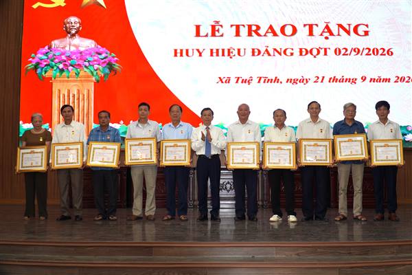 Đảng bộ xã Tuệ Tĩnh tổ chức Lễ trao tặng Huy hiệu Đảng đợt 02/9/2026