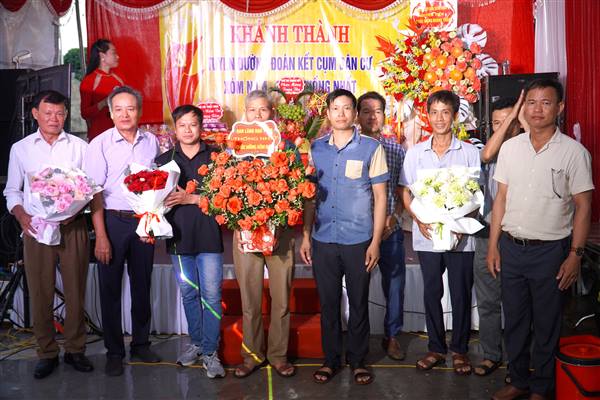 NHÂN DÂN XÓM NAM THÔN THỐNG NHẤT CHUNG SỨC ĐỒNG LÒNG MỞ RỘNG ĐƯỜNG XÓM.