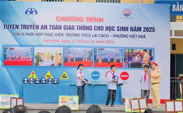 Ban ATGT thành phố Hải Phòng tổ chức tuyên truyền ATGT tại Trường THCS Lai Cách, phường Việt Hoà