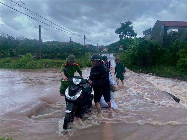 Thông báo về việc chủ động ứng phó với nguy cơ mưa lũ, lũ ống, lũ quét, sạt lở đất do ảnh hưởng của bão số 11
