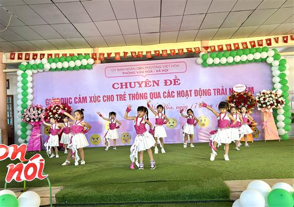 Tổ chức chuyên đề “Giáo dục cảm xúc cho trẻ thông qua các hoạt động trải nghiệm”
