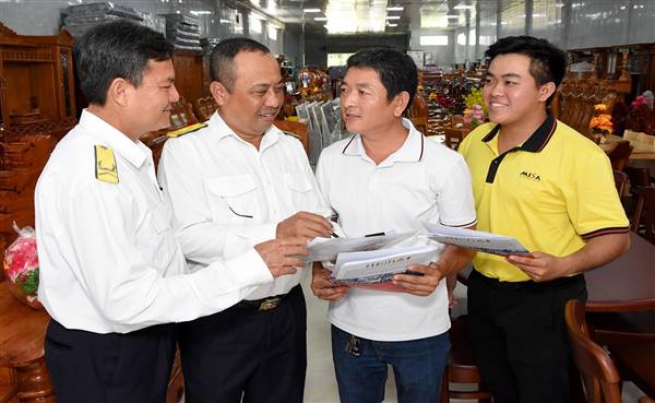 Phổ biến Cẩm nang nghiệp vụ thuế dành cho công chức cấp xã